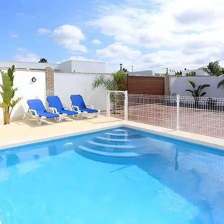En Conil Con Piscina