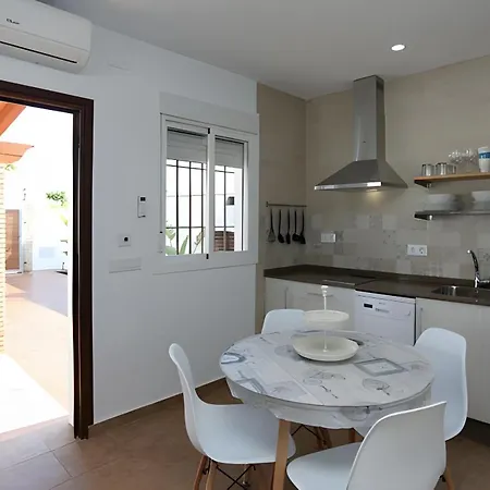 Holiday home En Conil Con Piscina