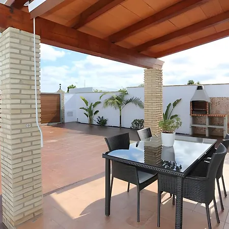 Holiday home En Conil Con Piscina Conil De La Frontera